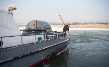 A sok jég miatt teljes a hajózási zárlat a Dunán