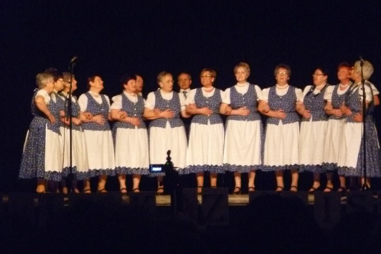 Újra színpadon a csornai íriszek!