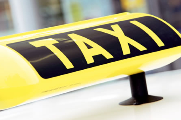 A csornai rendőrök tartóztatták fel a taxiban utazó külföldieket