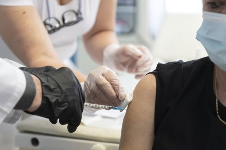 Meghalt három beteg, 246 új fertőzöttet találtak Magyarországon