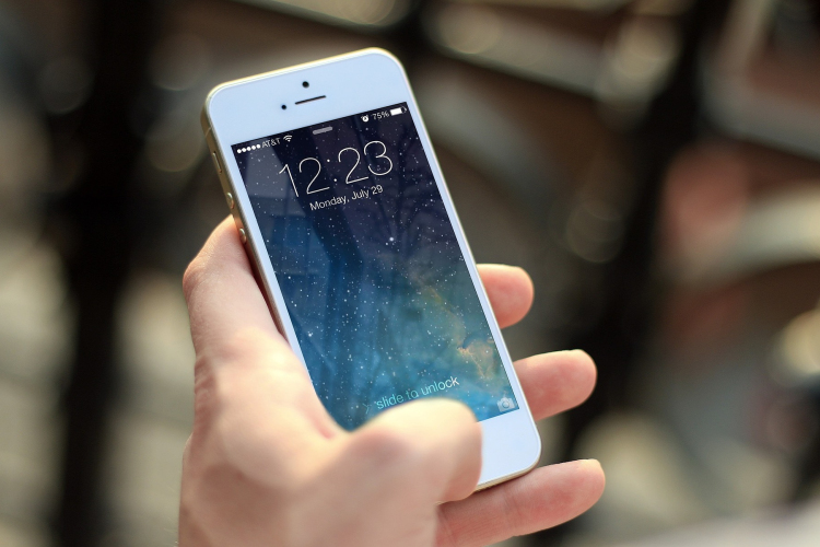 Mobilpiaci jelentés: 28 milliárd percet beszéltek a magyarok 2021-ben