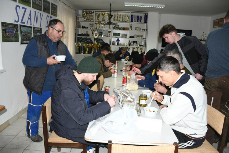 Sertést vágtak a Szany SE. labdarúgói.