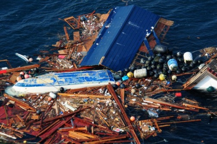 Újabb 220 ezer tonna japán cunamihulladék érkezik a tengeren Észak-Amerika partjaihoz