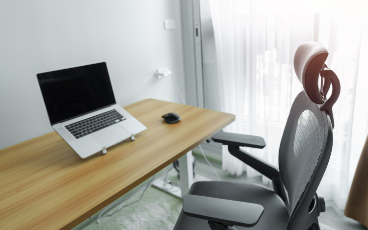 Az állítható magasságú íróasztal: kulcsod a tökéletes ergonómiához