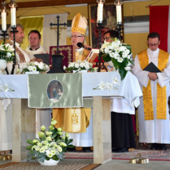 Képek a szanyi búcsú prográmjáról a  Szanyi Szent Anna kápolnánál.