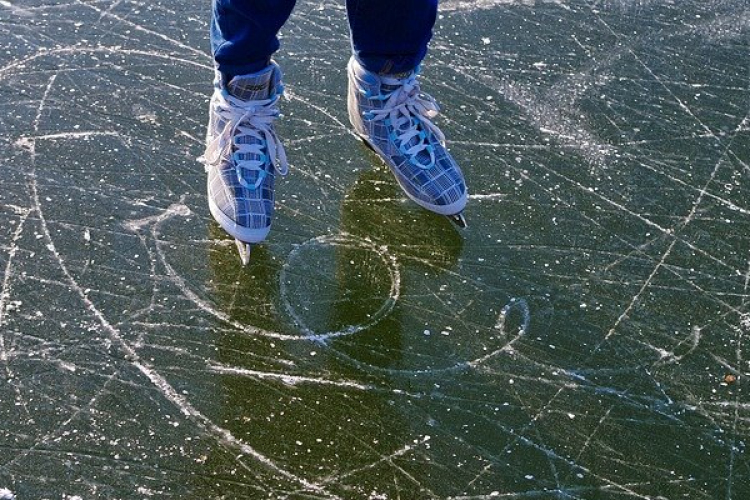 Csütörtökön nyit Babóton a műjégpálya