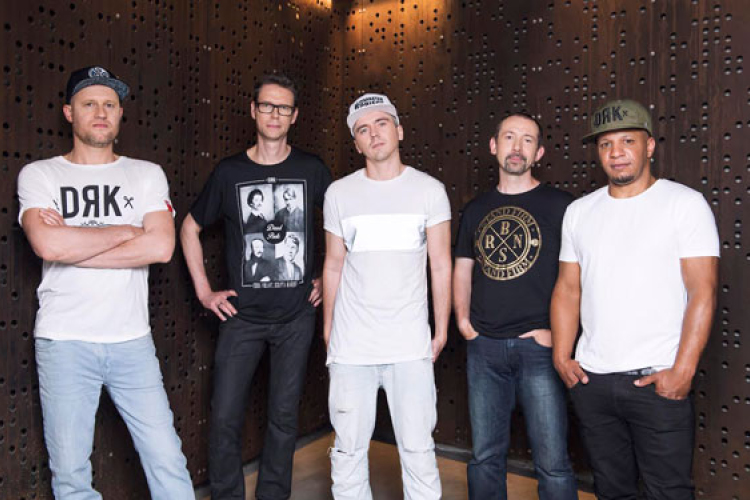 ... hogy legyen egy kis elektronikus zene is