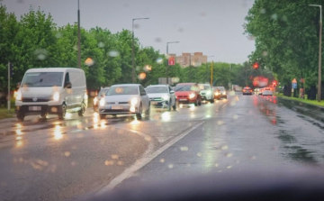 Hasznos közlekedési tanácsok a szeszélyes, esős áprilisi időben