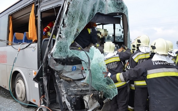 Vádat emelnek a balesetet okozó buszsofőrrel szemben
