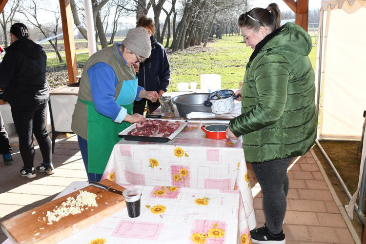 Hagyományőrző disznóvágás Vágon! 