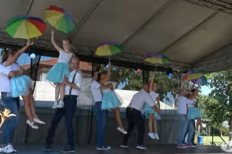 Idén is volt apa-lánya tánc Bősárkányban a falunapon