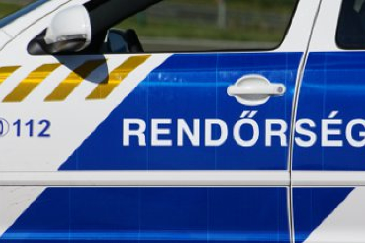 Súlyos baleset, sérült gyerekek, mentőhelikopter a 85-ös főúton Kónynál