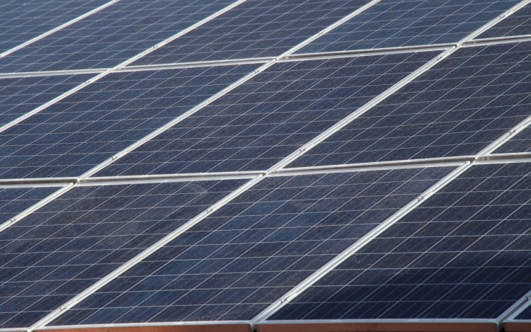 Kartellező napelem-telepítő cégek kaptak jelentős bírságot
