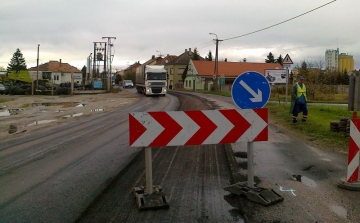 Újabb nehéz hetek várnak a Csornán közlekedőkre