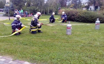 Tűzoltó gyakorlatot tartottak Petőházán