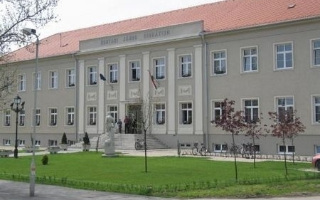 Esti felnőtt képzések a Hunyadiban