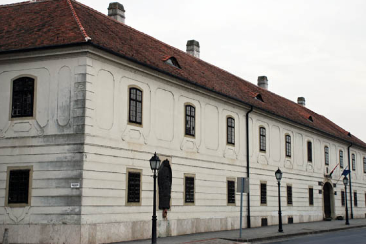 Jegyzőt keres Fertőd