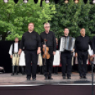 A Magyar Nemzeti Táncegyüttes Szanyban.