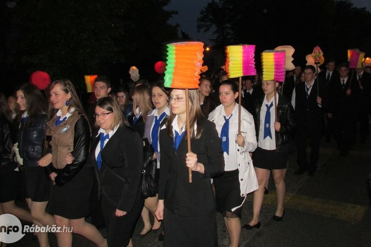 Lampionos ballagás Csornán