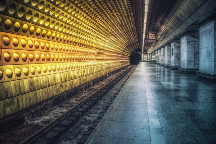 Bombafenyegetés miatt át kellett vizsgálni a moszkvai metró megállóit
