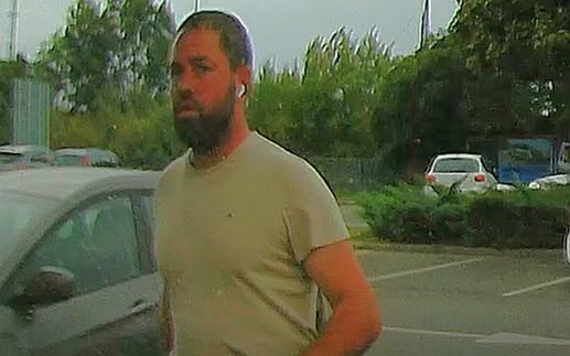 Jelentős mennyiségű valutát lopott el egy autóból