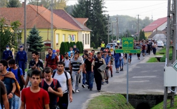 Újabb migránsáradat tart Horvátország felé