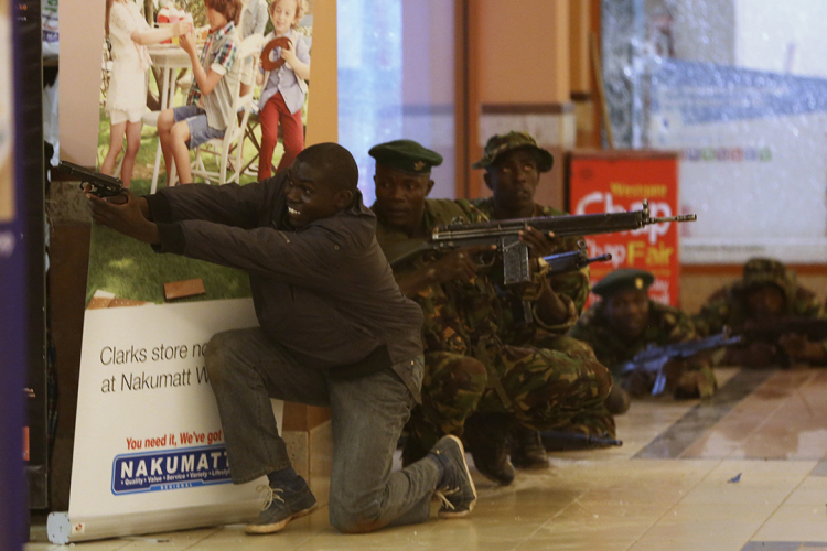 Pénzt kínált a nő, erre agyonlőtték