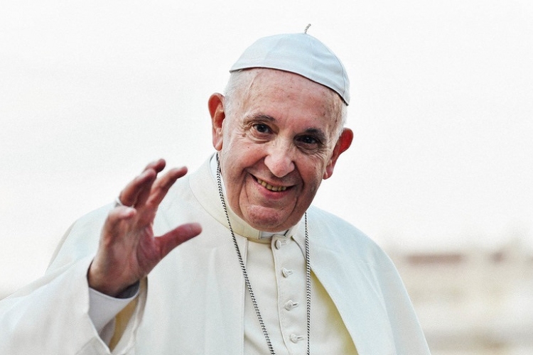 Ferenc pápa a járvány sújtotta emberiségért imádkozott