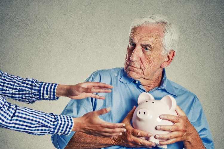 Így védekezzünk a csalóktól, ha pénzt küldünk