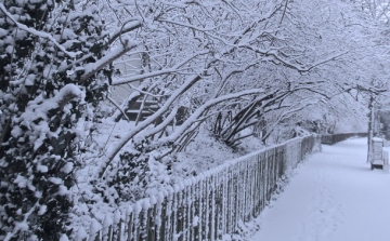 Estétől komoly havazás nehezítheti a közlekedést
