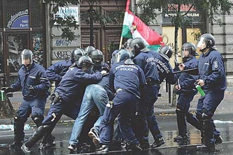 2006 ősze - Gyurcsány felelősségre vonását követeli a Jobbik