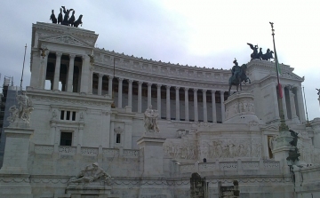 Az olaszok többsége elfogadja az új római kormány programját