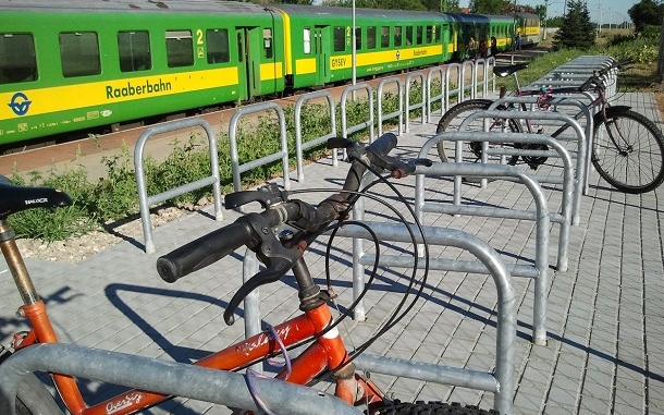 Új kerékpártárolókat épített a GYSEV Győr-Moson-Sopron és Vas megyében