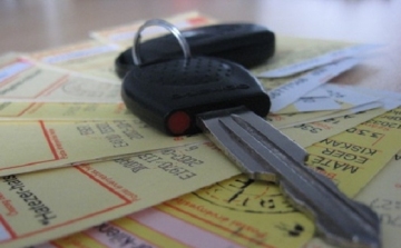 Még pótolhatják az év végén biztosítót váltó autósok a be nem fizetett kötelező díját