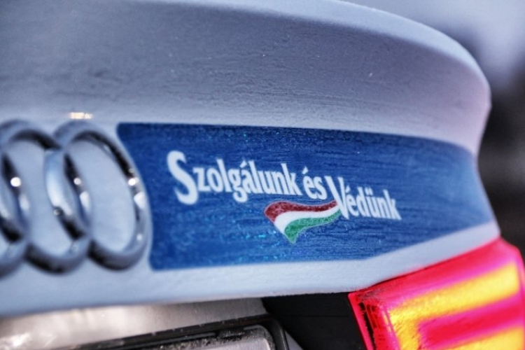 Hídról akart leugrani, még időben visszahúzták