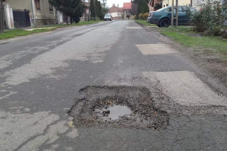 Miért maradt félbe a kátyúzás Csornán?