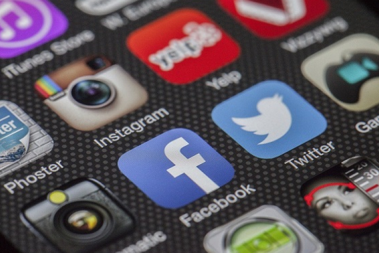 Médiagenerációk kommunikációja és szokásai