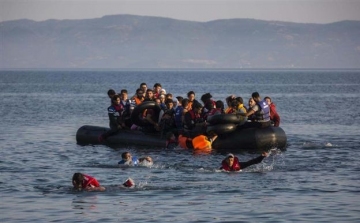 Elsüllyedt egy migránsokat szállító csónak Törökország partjainál, öt gyerek is meghalt