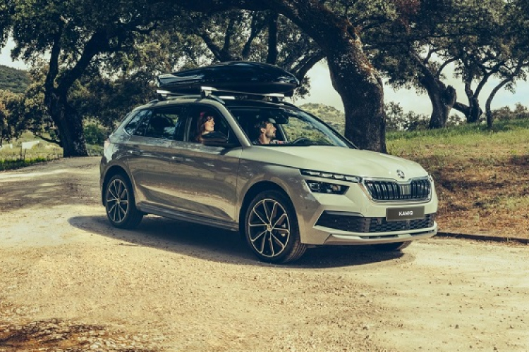 Közlekedik a család