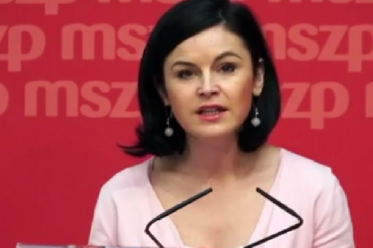 Káosz a tankönyvellátásban