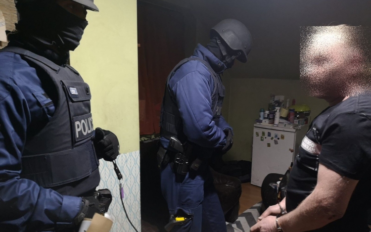 Nagy csapást mért a rendőrség egy Csorna környéki drogbandára