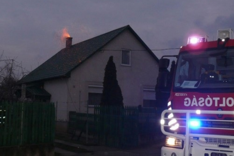 A kéményről a tűz másodpercek alatt átterjedhet a ház tetőszerkezetére