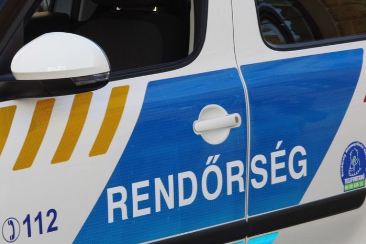 Keresik a rendőrök a kerékpáros gázolóját