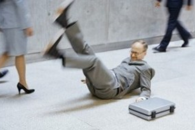 A csúszós járdán is borulhat a társasházi büdzsé