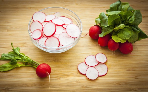 Ha jót akar az egészségének, többé ne dobja ki a retek levelét