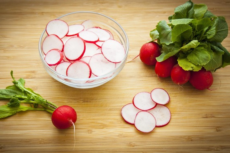 Ha jót akar az egészségének, többé ne dobja ki a retek levelét