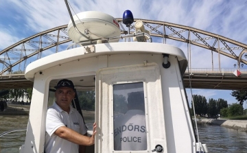A rendőrök a Duna megyei szakaszán és a Rábán is ellenőrzik a vízirendészeti szabályok betartását