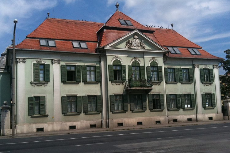 Nyári nyitva tartás a csornai könyvtárban