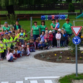 Kresz-Park átadása Szanyban a Kerekerdő Körzeti Óvodában
