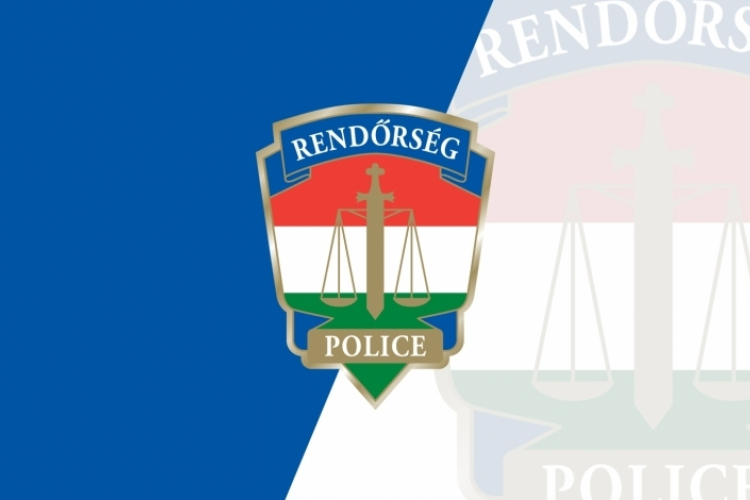 Balesetet okozott a körforgalomban a szabálytalan sávváltás